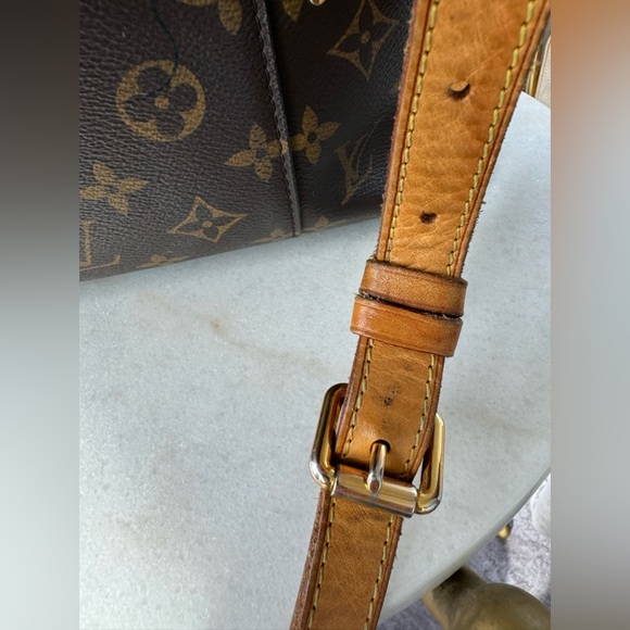 LOUIS VUITTON Monogram Melie Hobo-Authentic - Picture 5 of 12